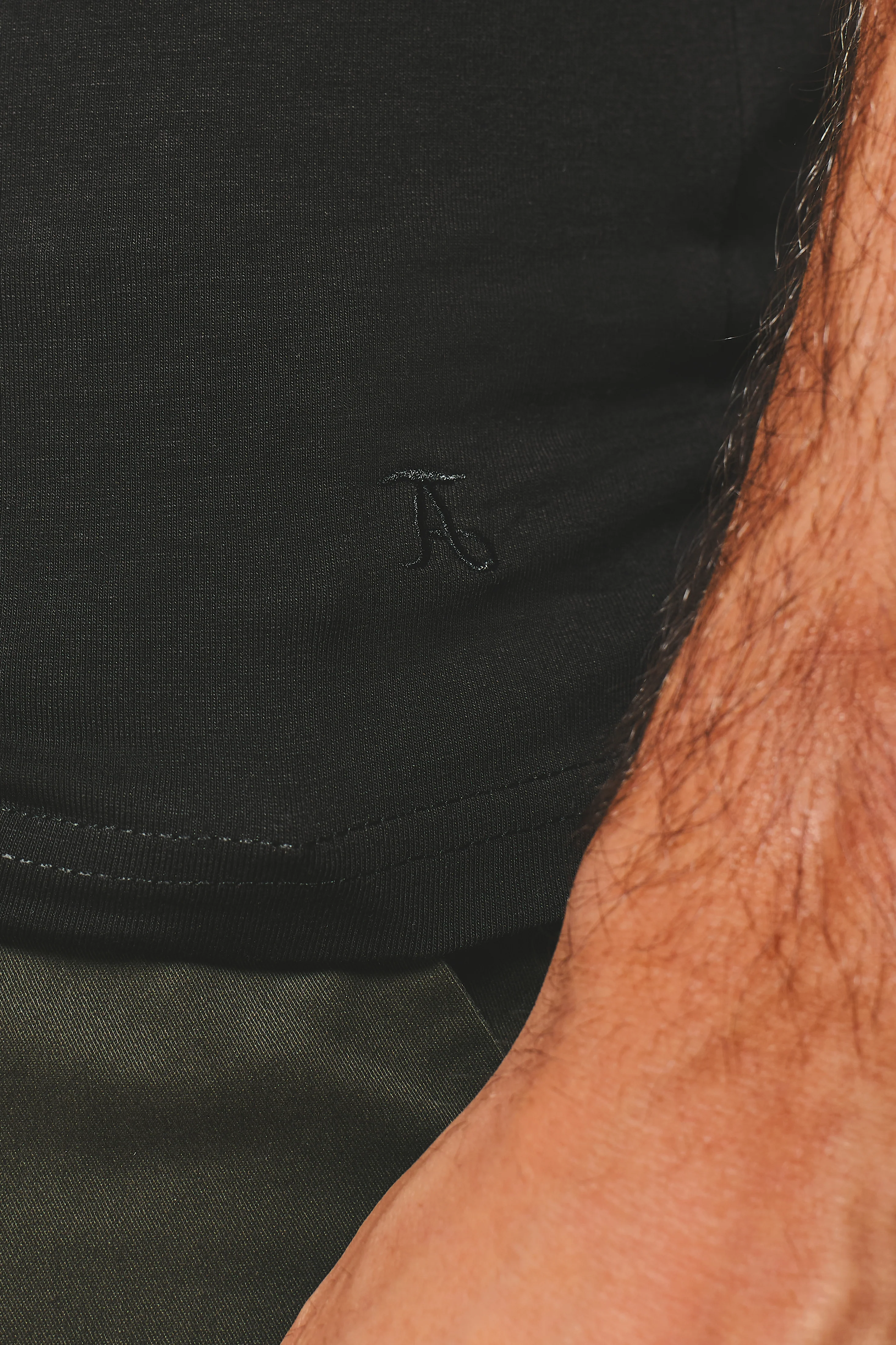 Muscle Fit Vest in Black - Image 4