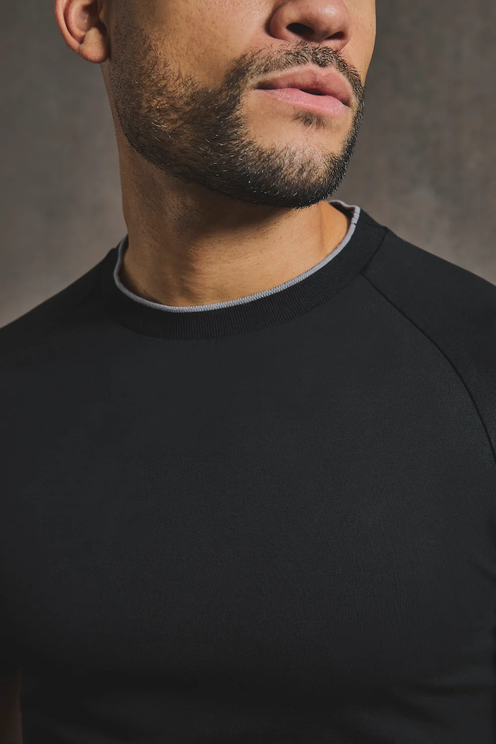 Fine Tipped T-Shirt in Black and Graphite - Image 5