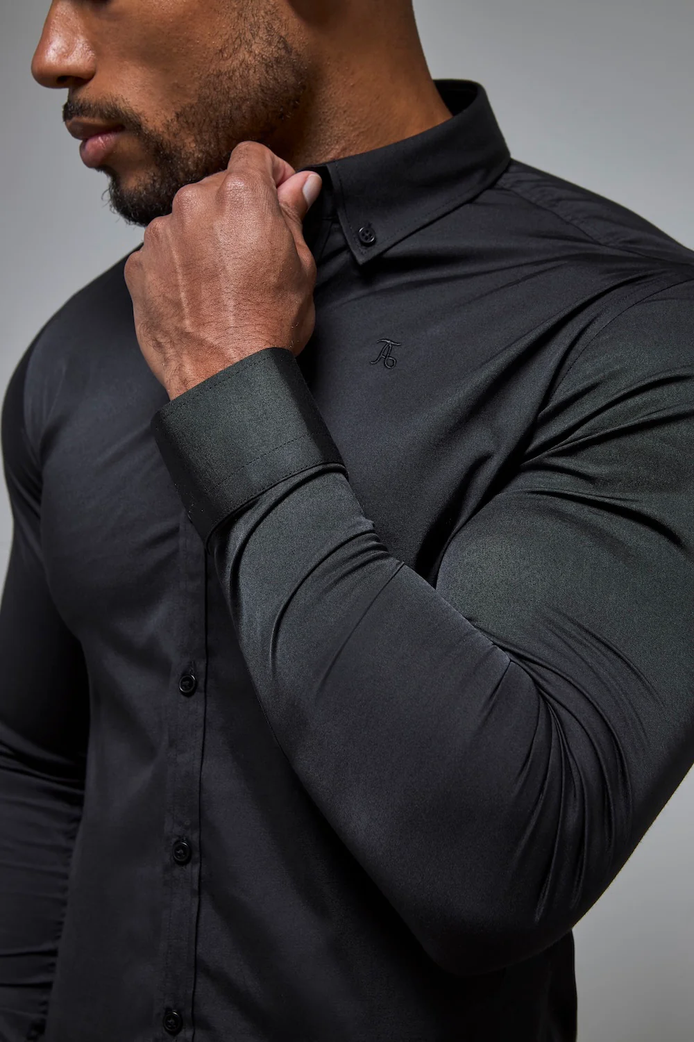 Muscle Fit Signature Shirt 2.0 in Black - Image 5