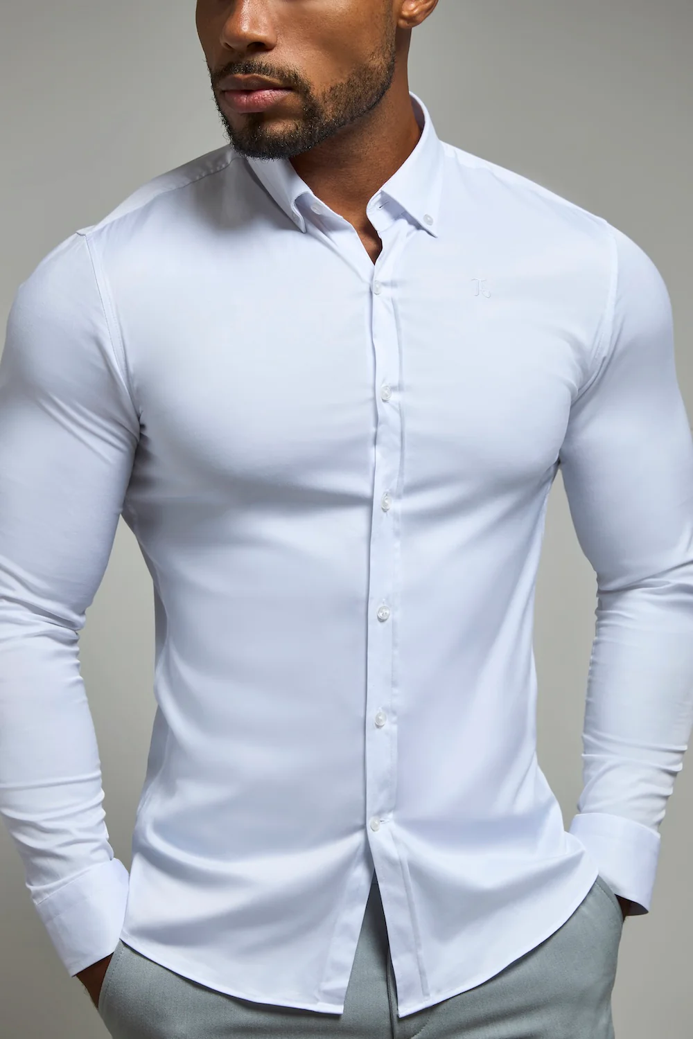 Muscle Fit Signature Shirt 2.0 in White - Image 4